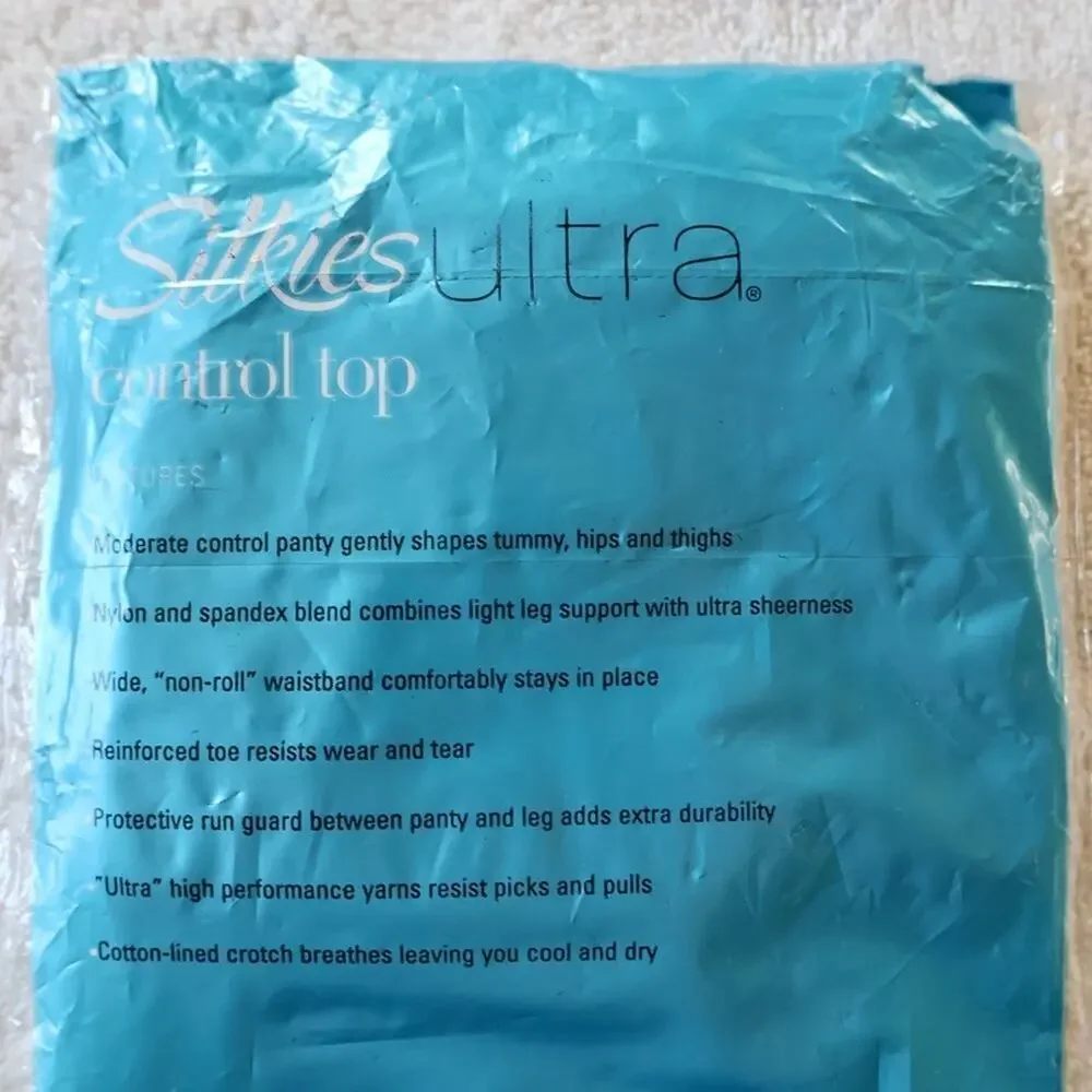 Silkies Ultra Control Top Pantyhose Medium Nude USA NEW